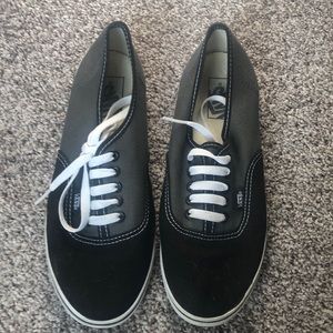 Vans women’s shoes. Worn less than 5 times. Very good condition.